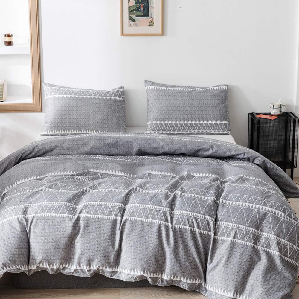 3 Pieces Grey Triangle Duvet Cover Set Queen, Microfiber Soft Bohemian Geometric Pattern Printed Duvet Cover Bedding Set with Zipper Closure & 2 Pillow Cases