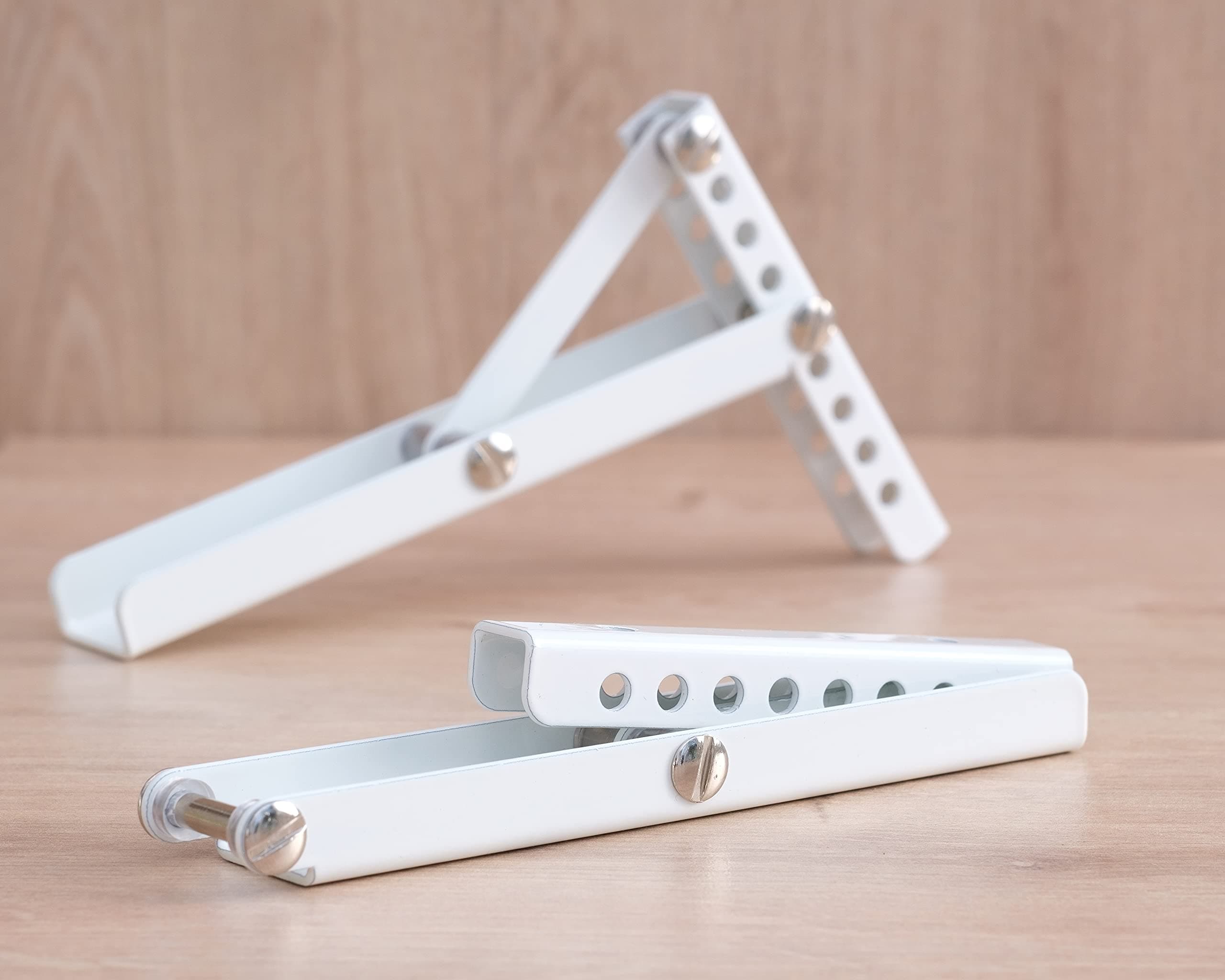 comfee.co.ukCzyz® 4 x Radiator shelf brackets ‘Kinga’ adjustable height, White
